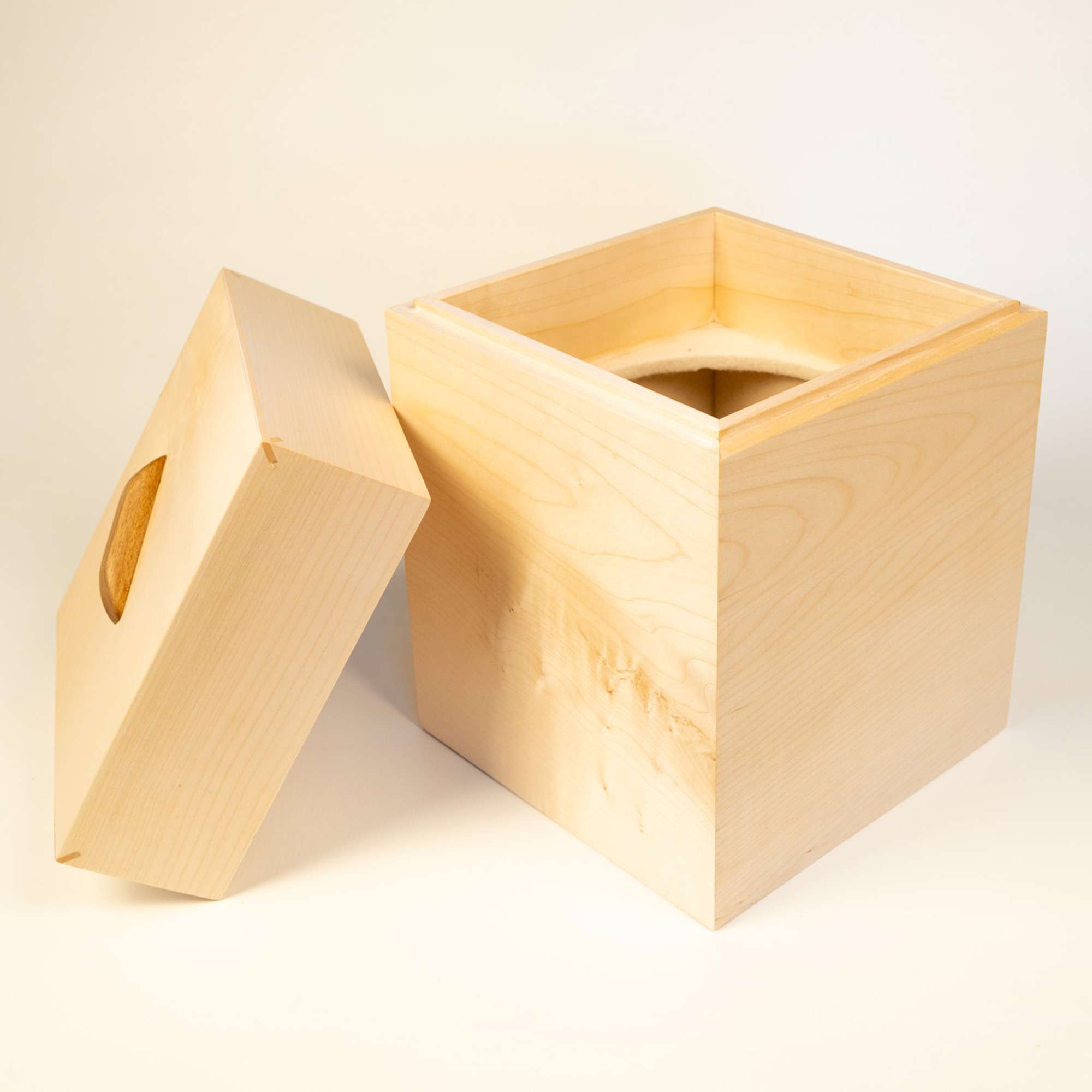 Urne aus Holz: Patet - Ahorn & Nussbaum